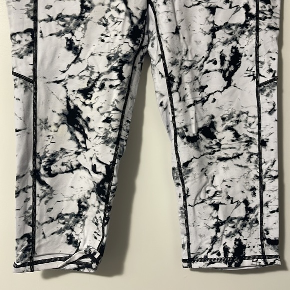 Women’s Size Large White/Black Marble Pattern High Waisted Yoga Pants w Pockets - Picture 3 of 8
